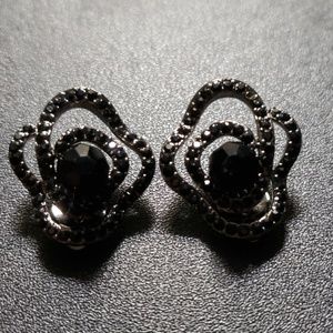 Carolee clip earrings NWOT